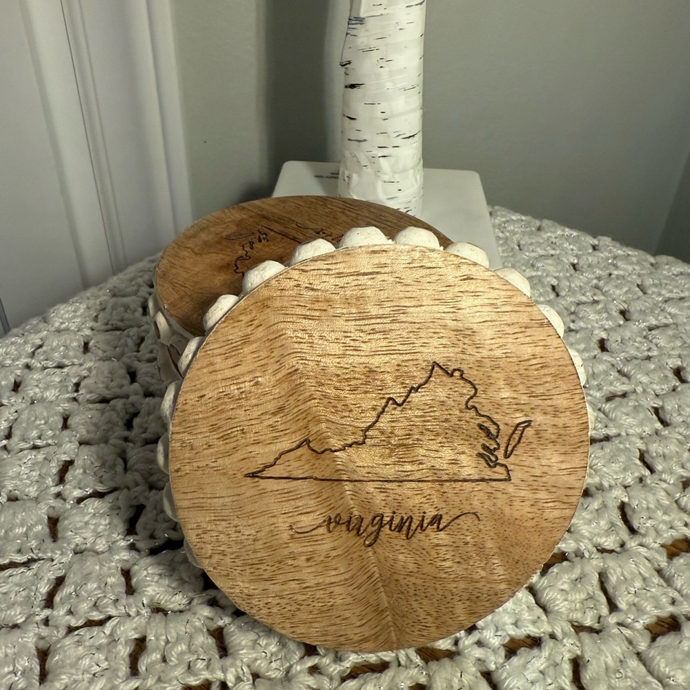 NWT Wooden Virginia Coaster Set